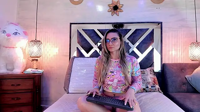 annie vega17  online show from 19, 4, 2026