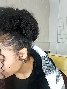 BrianaSweetxxx online show from 23, 4, 2026