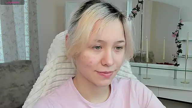 EmilyTrase online show from 28, 4, 2026