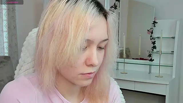 EmilyTrase online show from 28, 4, 2026