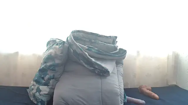 Sweet-Bella17 online show from 27, 4, 2026