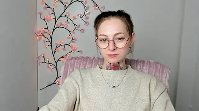 Esmi Winter online show from 19, 4, 2026