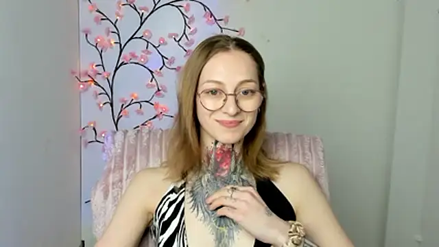 Esmi Winter online show from 19, 4, 2026