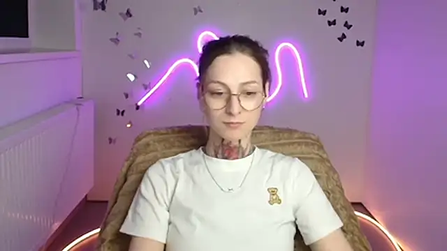 Esmi Winter online show from 22, 4, 2026