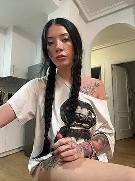 Karmenlovex online show from 25, 4, 2026