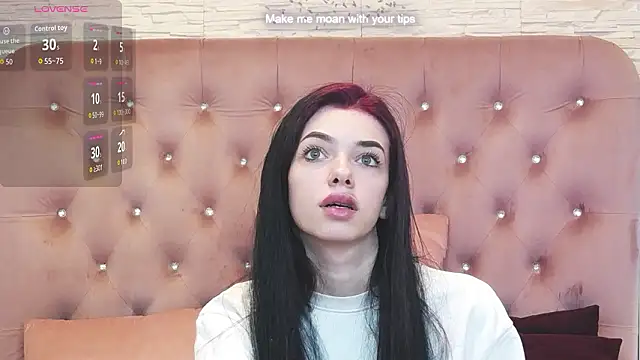 PeachyElla26 online show from 8, 3, 2026