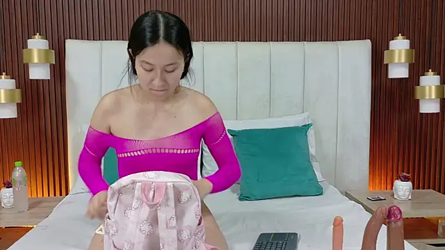 Brisa Silva online show from 24, 4, 2026