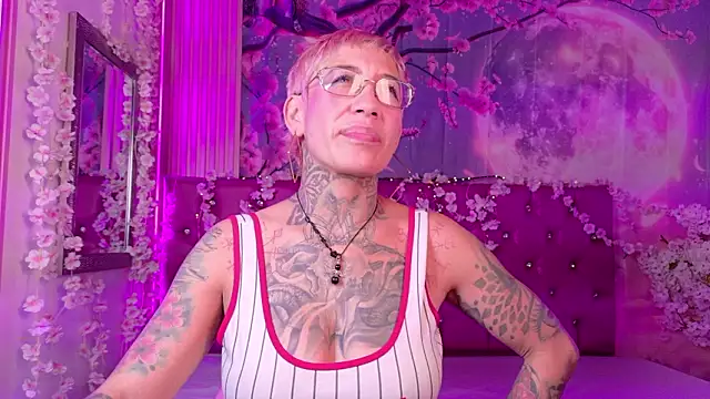 Snapshot of Everlyn_sexx chatting on 22, 2, 2026 Everlyn sexx online show from 22, 2, 2026