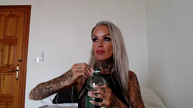 Snapshot of Sophie-Logan-Ink chatting on 5, 3, 2026 Sophie-Logan-Ink online show from 5, 3, 2026