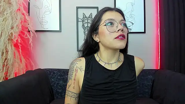 Lanadelrey 1 online show from 20, 4, 2026