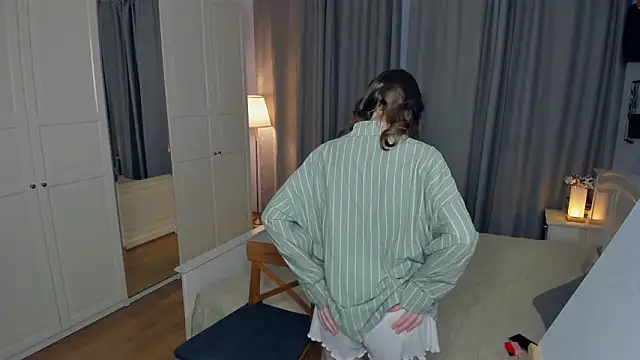 LavenderMitten online show from 9, 3, 2026