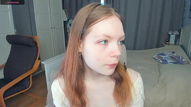 Snapshot of LavenderMitten chatting on 4, 6, 2026 LavenderMitten online show from 4, 6, 2026