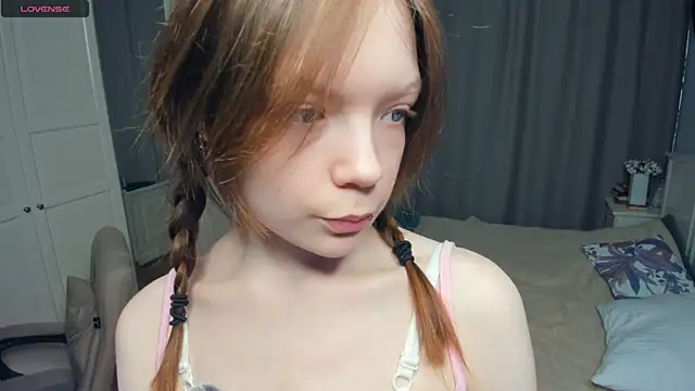 Snapshot of LavenderMitten chatting on 7, 6, 2026 LavenderMitten online show from 7, 6, 2026