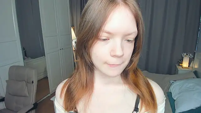 Snapshot of LavenderMitten chatting on 8, 6, 2026 LavenderMitten online show from 8, 6, 2026
