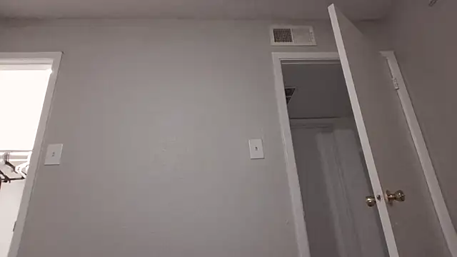 CreamyCookiee online show from 11, 3, 2026