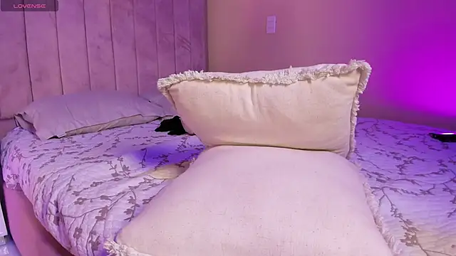 Ashley Beaomunt online show from 20, 4, 2026