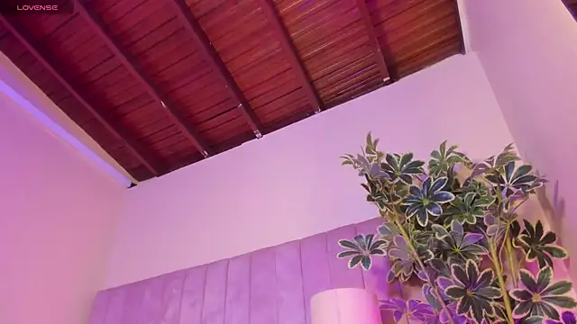 Ashley Beaomunt online show from 26, 4, 2026