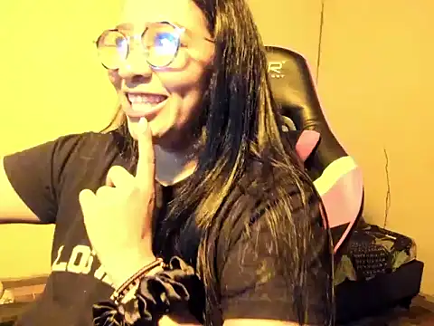 Snapshot of QueenNyxx chatting on 4, 3, 2026 QueenNyxx online show from 4, 3, 2026