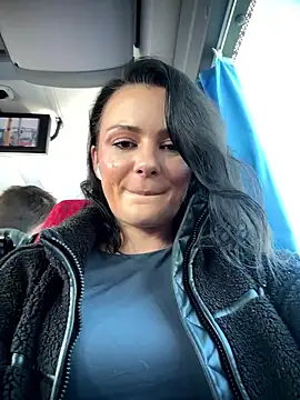 alwayshornyvivi online show from 9, 4, 2026