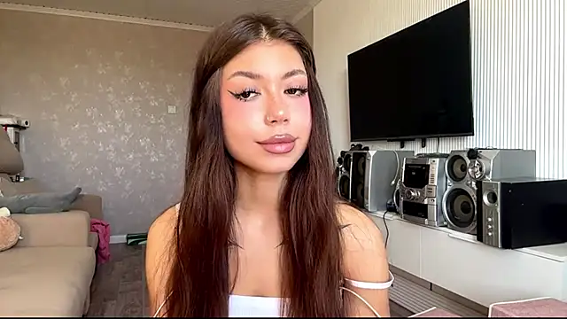 Snapshot of You_Club_Winx chatting on 17, 5, 2026 You Club Winx online show from 17, 5, 2026