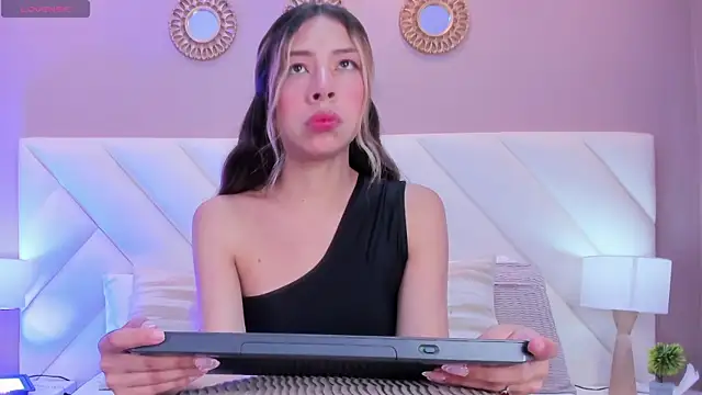 ValeryGomezz online show from 27, 4, 2026