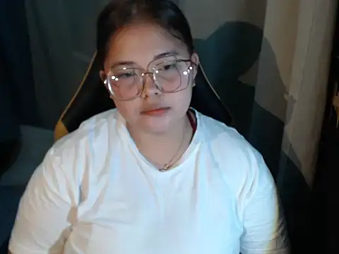 xia xoxo  online show from 23, 4, 2026