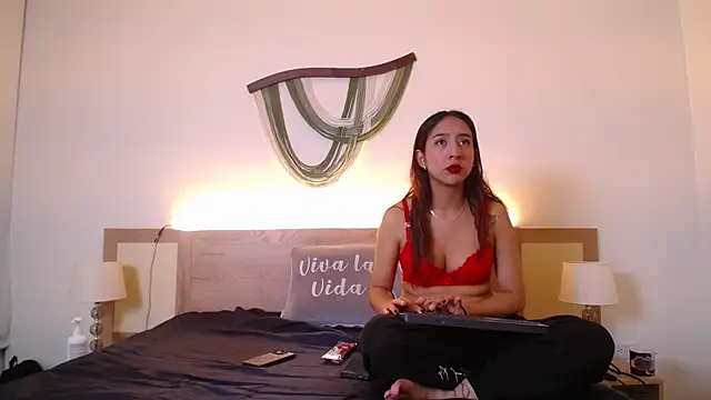 Snapshot of Gaia_n_Nix chatting on 29, 4, 2026 Gaia n Nix online show from 29, 4, 2026