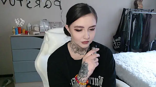 Rin Tozier online show from 28, 4, 2026