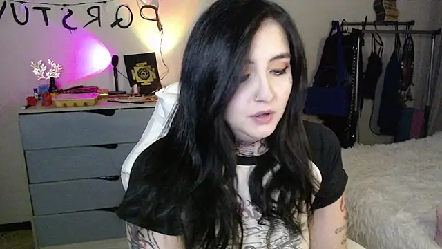 Snapshot of Rin_Tozier chatting on 9, 6, 2026 Rin Tozier online show from 9, 6, 2026