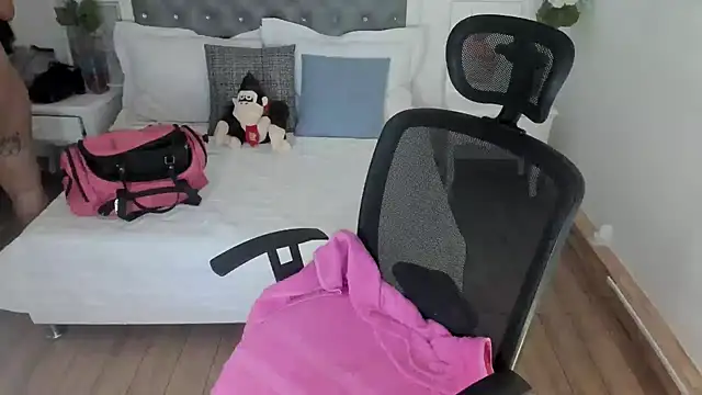 Aisha Haddad online show from 28, 4, 2026