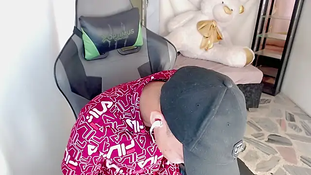 Top and bottom online show from 27, 4, 2026