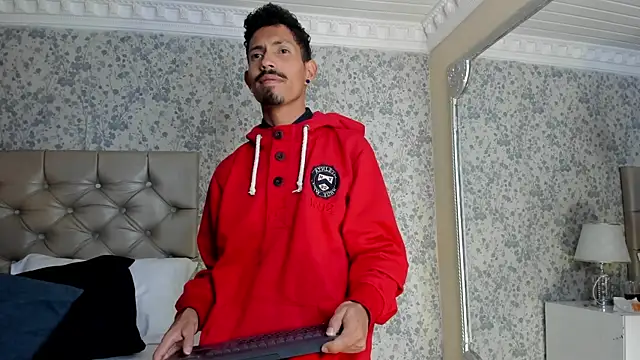 NoaahTylor online show from 23, 4, 2026