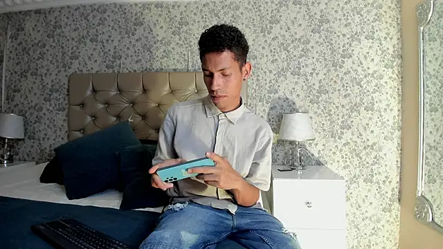 NoaahTylor online show from 24, 4, 2026