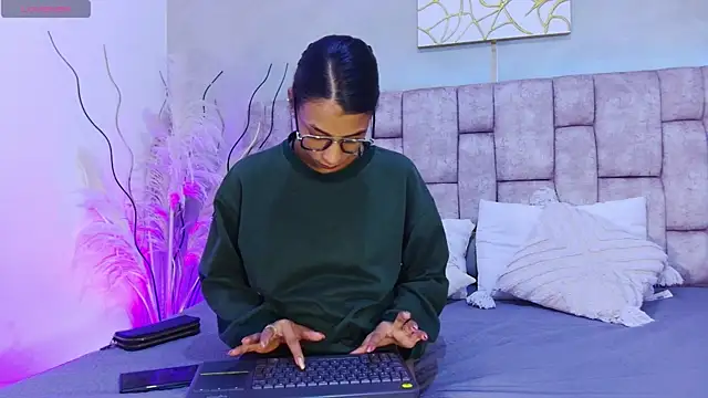 MelanyStone  online show from 22, 4, 2026