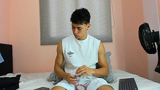 Muscle  Myke online show from 7, 3, 2026