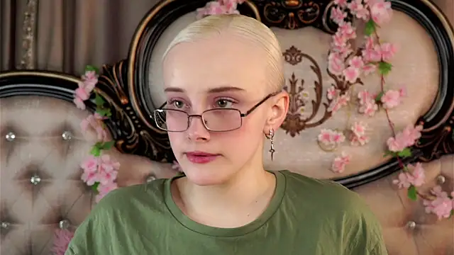 KirstinMcgeady online show from 22, 4, 2026