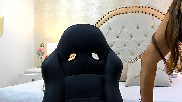 HollyOlson online show from 8, 4, 2026