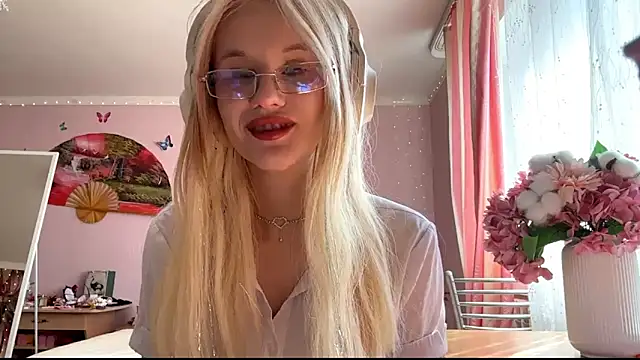 MelissaZaria online show from 28, 4, 2026