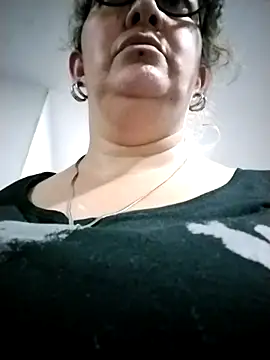  Saraqueen online show from 15, 3, 2026