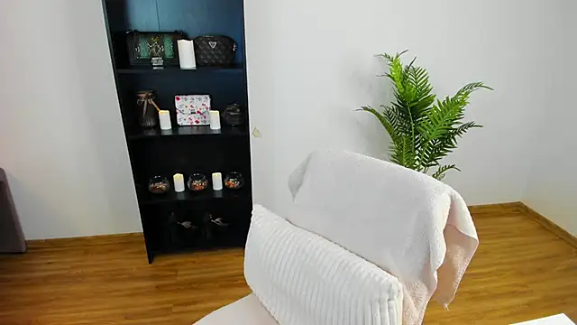 khloe starrr online show from 27, 4, 2026