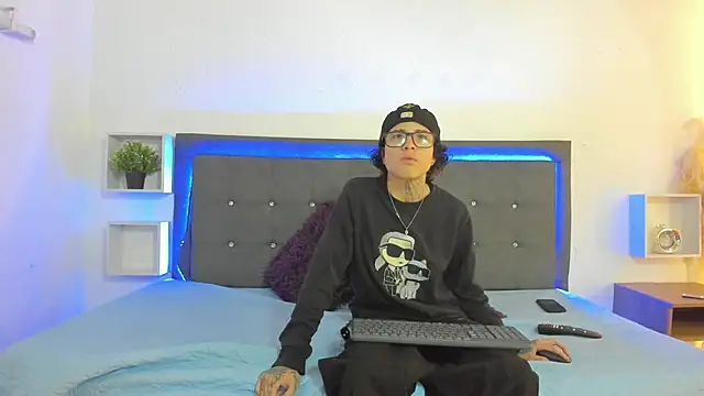Snapshot of Ale_cuzz chatting on 15, 4, 2026 Ale cuzz online show from 15, 4, 2026