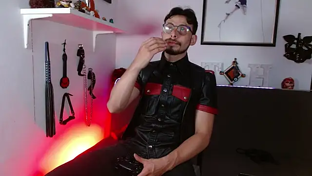 Snapshot of Thom_sam_ chatting on 8, 3, 2026 Thom sam online show from 8, 3, 2026