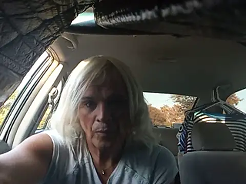 Snapshot of dustbunny64 chatting on 9, 7, 2026 dustbunny64 online show from 9, 7, 2026