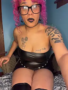 Snapshot of VelvetVixen_735 chatting on 24, 5, 2026 VelvetVixen 735 online show from 24, 5, 2026