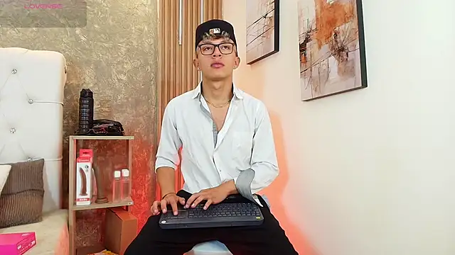 Dark Nico online show from 14, 4, 2026