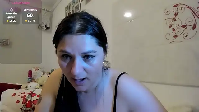 Snapshot of EVELYNA88 chatting on 4, 5, 2026 EVELYNA88 online show from 4, 5, 2026