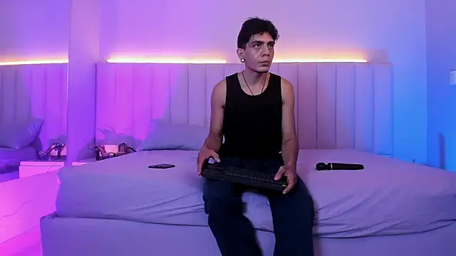 abrilandjulian online show from 24, 6, 2026