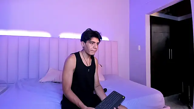 abrilandjulian online show from 4, 7, 2026