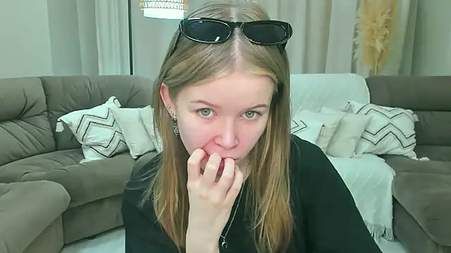 Snapshot of Violetta__Dreams chatting on 14, 6, 2026 Violetta Dreams online show from 14, 6, 2026