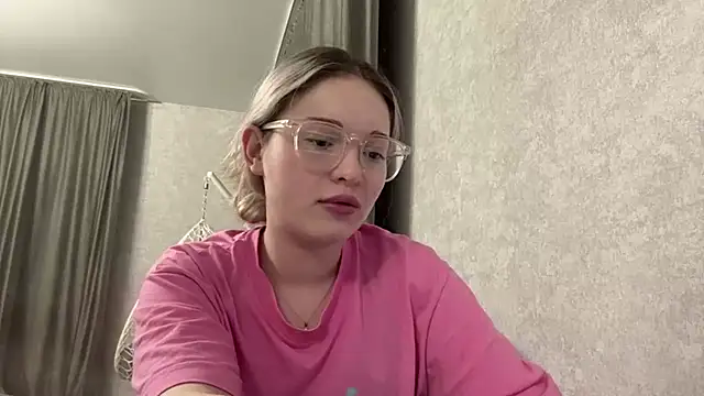 Linaceleste online show from 25, 2, 2026